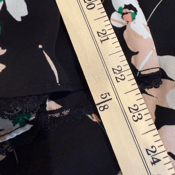 Karl Lagerfeld Paris Black Floral Button-Up Blouse Trumpet Sleeve Size Small - Picture 10 of 11